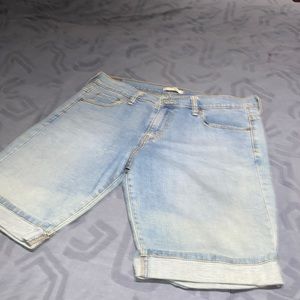 Women’s Levi denim shorts